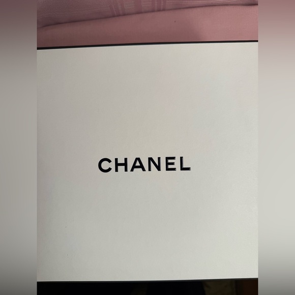 Chanel BUNDLE - Box, Mirror and Samples - Picture 8 of 10